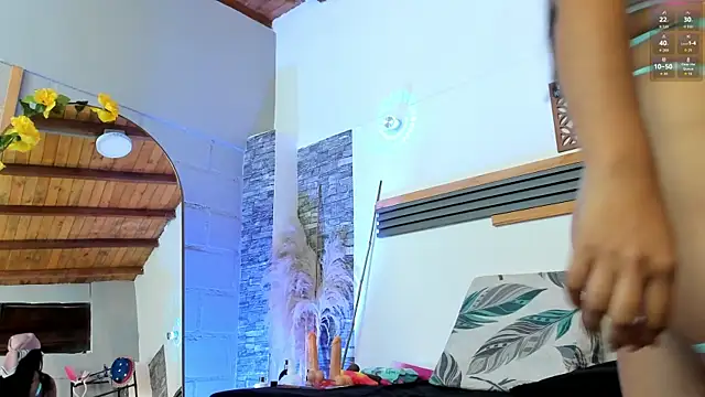 Snapshot of Sarita__love chatting on 10-12-25, 01:59 Sarita love online show from 10-12-25, 01:59