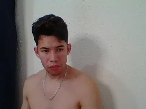 Maxtaylor18 online show from 10-28-25, 05:33