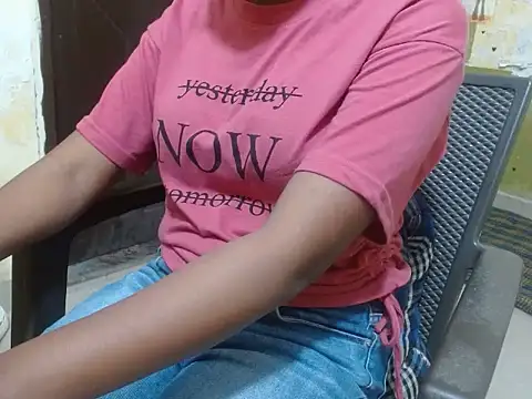 Snapshot of shallyji chatting on 09-21-25, 04:03 shallyji online show from 09-21-25, 04:03