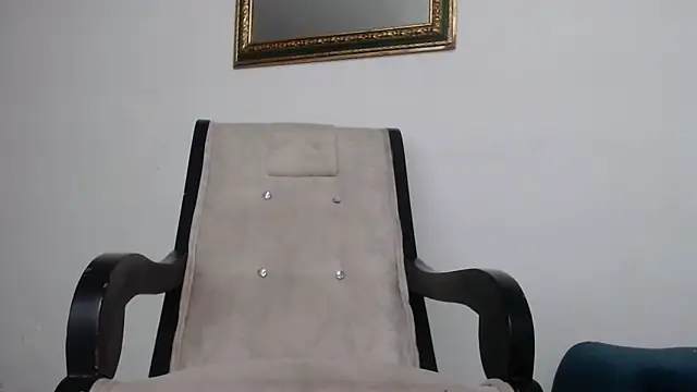 Snapshot of Angeliicaxx chatting on 09-19-25, 02:02 Angeliicaxx online show from 09-19-25, 02:02