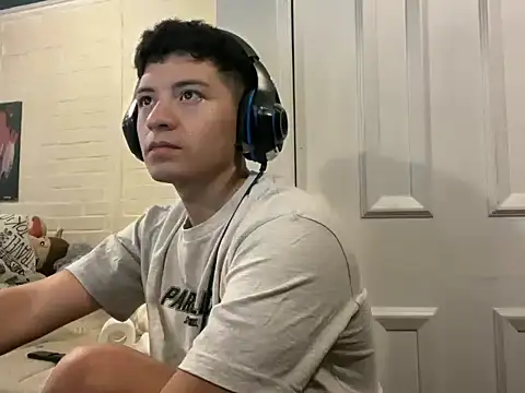 Snapshot of feeelipe2007 chatting on 09-10-25, 02:55 feeelipe2007 online show from 09-10-25, 02:55