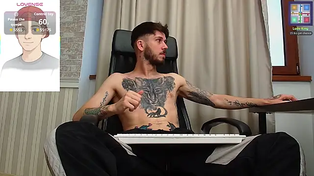 Snapshot of JonahShaw chatting on 09-13-25, 04:12 JonahShaw online show from 09-13-25, 04:12