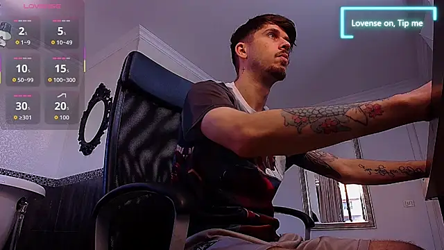 Snapshot of JonahShaw chatting on 09-21-25, 04:25 JonahShaw online show from 09-21-25, 04:25