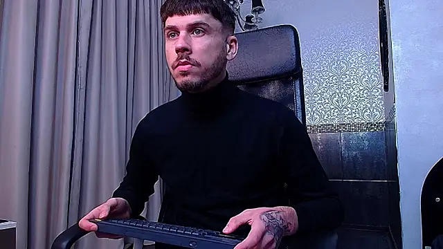 Snapshot of JonahShaw chatting on 10-01-25, 04:29 JonahShaw online show from 10-01-25, 04:29