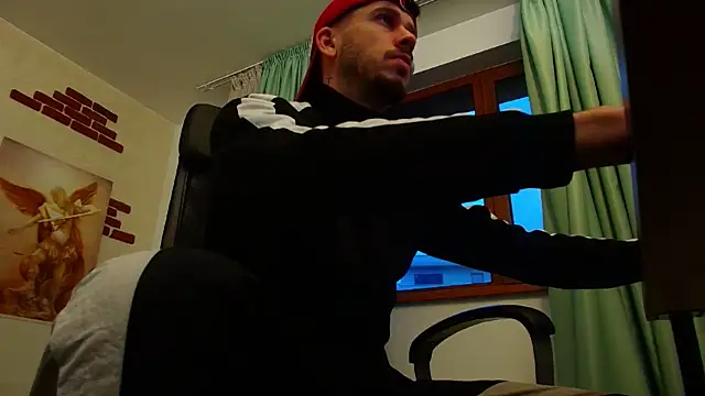 Snapshot of JonahShaw chatting on 10-04-25, 04:21 JonahShaw online show from 10-04-25, 04:21