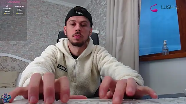 Snapshot of JonahShaw chatting on 10-09-25, 04:21 JonahShaw online show from 10-09-25, 04:21