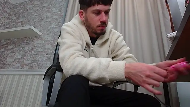 Snapshot of JonahShaw chatting on 10-11-25, 04:12 JonahShaw online show from 10-11-25, 04:12