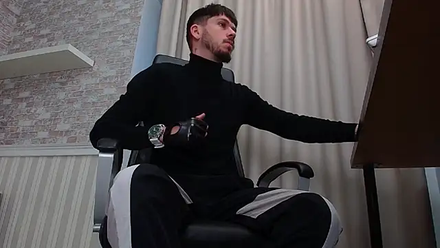 Snapshot of JonahShaw chatting on 10-14-25, 04:35 JonahShaw online show from 10-14-25, 04:35