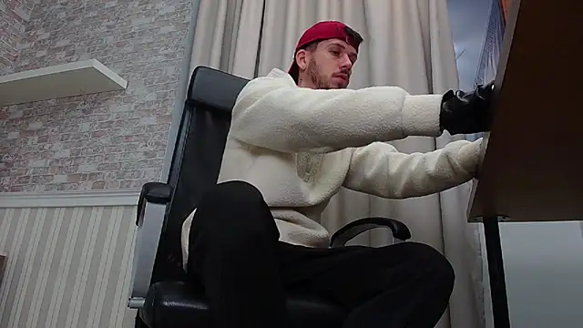 Snapshot of JonahShaw chatting on 10-15-25, 04:23 JonahShaw online show from 10-15-25, 04:23