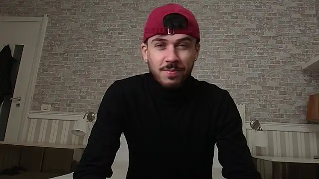 Snapshot of JonahShaw chatting on 10-21-25, 04:24 JonahShaw online show from 10-21-25, 04:24