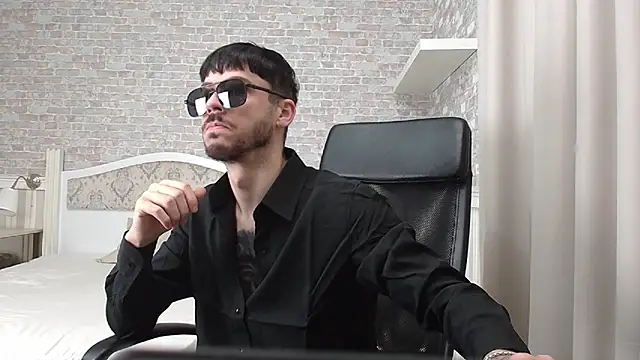 Snapshot of JonahShaw chatting on 10-25-25, 04:20 JonahShaw online show from 10-25-25, 04:20