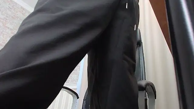 Snapshot of JonahShaw chatting on 10-28-25, 05:11 JonahShaw online show from 10-28-25, 05:11