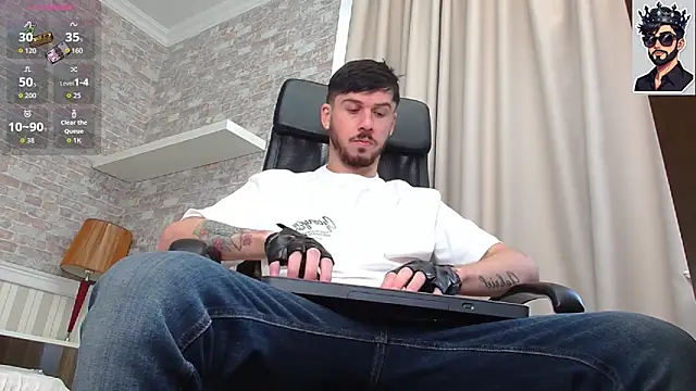 Snapshot of JonahShaw chatting on 11-01-25, 05:42 JonahShaw online show from 11-01-25, 05:42