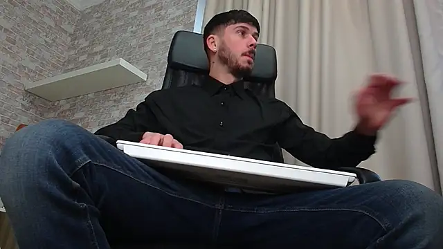 Snapshot of JonahShaw chatting on 11-02-25, 05:10 JonahShaw online show from 11-02-25, 05:10