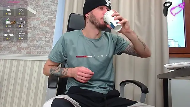 Snapshot of JonahShaw chatting on 11-18-25, 05:23 JonahShaw online show from 11-18-25, 05:23