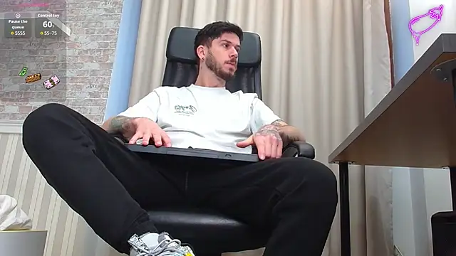 Snapshot of JonahShaw chatting on 11-21-25, 05:28 JonahShaw online show from 11-21-25, 05:28