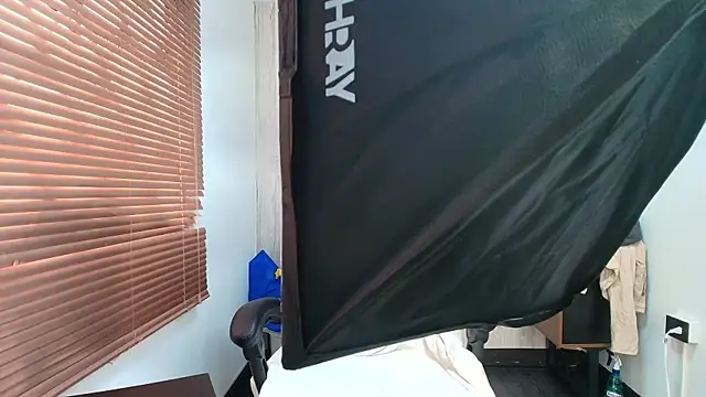 ArianaBeake online show from 10-28-25, 01:25