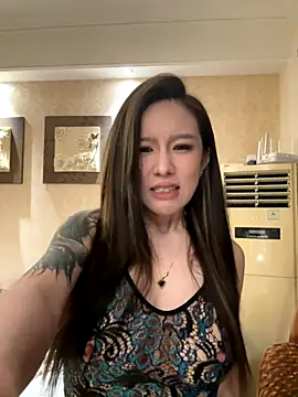 Snapshot of Manson13333 chatting on 10-26-25, 03:40 Manson13333 online show from 10-26-25, 03:40