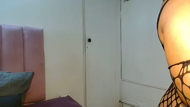 RoxyLuv77 online show from 09-18-25, 08:05