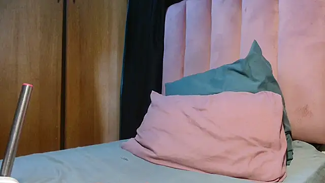 RoxyLuv77 online show from 09-27-25, 05:01