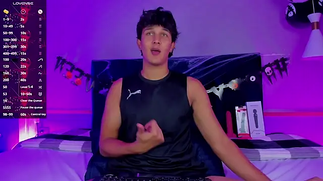 Snapshot of Leo_Savage_ chatting on 10-31-25, 04:24 Leo Savage online show from 10-31-25, 04:24