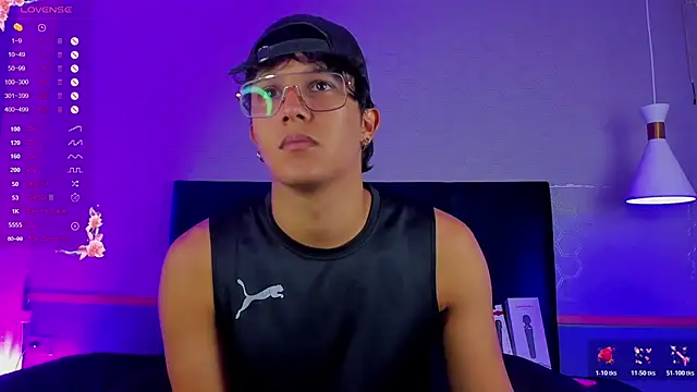 Snapshot of Leo_Savage_ chatting on 11-04-25, 04:11 Leo Savage online show from 11-04-25, 04:11