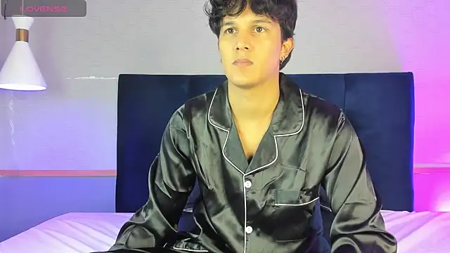 Snapshot of Leo_Savage_ chatting on 11-11-25, 04:01 Leo Savage online show from 11-11-25, 04:01