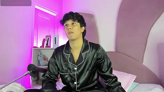 Snapshot of Leo_Savage_ chatting on 11-12-25, 03:51 Leo Savage online show from 11-12-25, 03:51