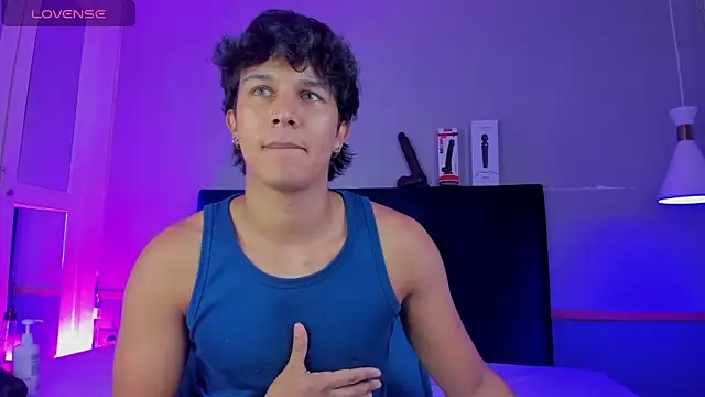 Snapshot of Leo_Savage_ chatting on 11-17-25, 03:45 Leo Savage online show from 11-17-25, 03:45