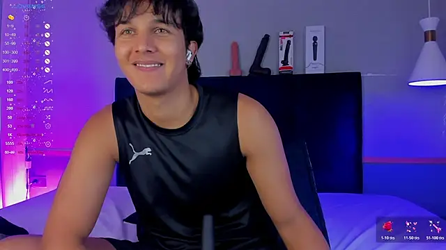 Snapshot of Leo_Savage_ chatting on 11-18-25, 03:45 Leo Savage online show from 11-18-25, 03:45