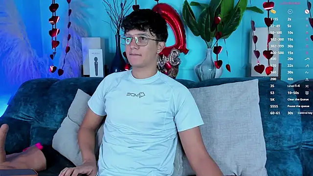 Leo Savage  online show from 02-08-26, 04:27