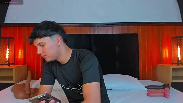 Leo Savage  online show from 04-21-26, 03:46