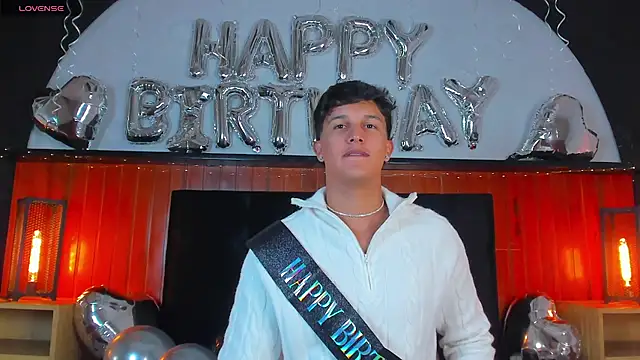 Leo Savage  online show from 07-18-26, 04:38