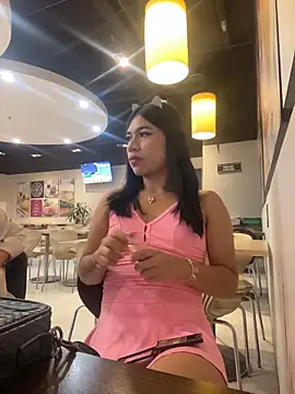 Snapshot of LiaSaenz27 chatting on 10-15-25, 02:39 LiaSaenz27 online show from 10-15-25, 02:39