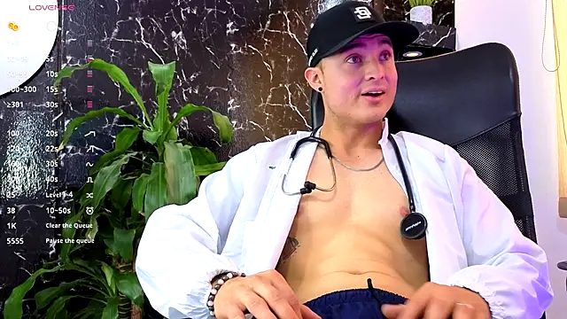 Snapshot of Alexander_ferre chatting on 09-25-25, 02:43 Alexander ferre online show from 09-25-25, 02:43