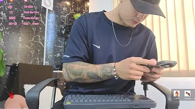 Snapshot of Alexander_ferre chatting on 04-26-26, 01:31 Alexander ferre online show from 04-26-26, 01:31