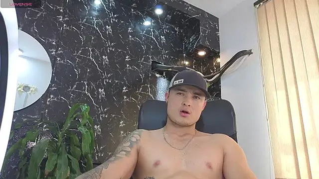Snapshot of Alexander_ferre chatting on 05-11-26, 04:04 Alexander ferre online show from 05-11-26, 04:04