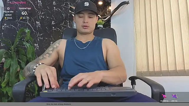 Snapshot of Alexander_ferre chatting on 05-12-26, 12:35 Alexander ferre online show from 05-12-26, 12:35