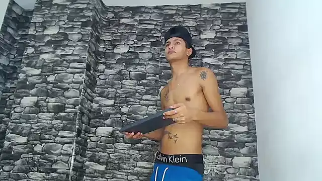 Snapshot of gustavo_saaled19_ chatting on 10-17-25, 09:50 gustavo saaled19 online show from 10-17-25, 09:50