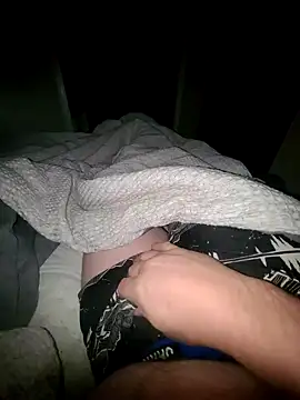 Snapshot of Mr1bucket chatting on 12-15-25, 03:44 Mr1bucket online show from 12-15-25, 03:44