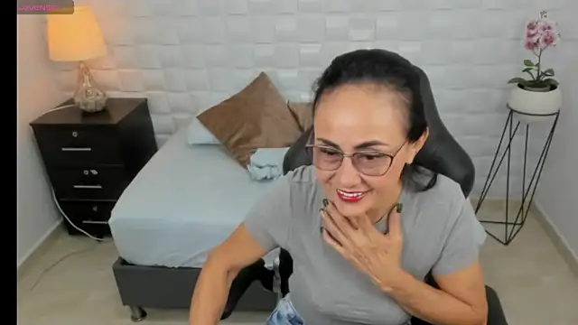 yulitza1025 online show from 10-09-25, 12:14