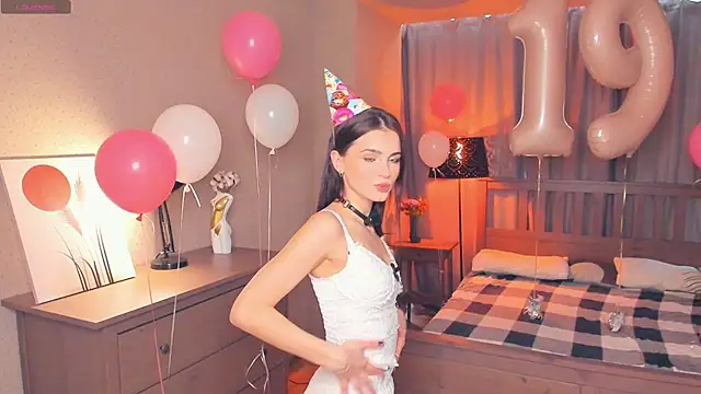 Snapshot of TeriRipka chatting on 10-17-25, 07:11 TeriRipka online show from 10-17-25, 07:11