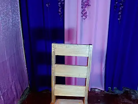 Snapshot of addicted_to_alex chatting on 12-21-25, 01:40 addicted to alex online show from 12-21-25, 01:40