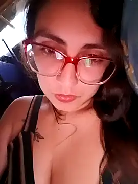 BomBomLuu online show from 12-22-25, 12:07