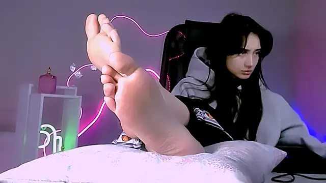 Snapshot of olivianorton chatting on 03-01-26, 01:46 olivianorton online show from 03-01-26, 01:46