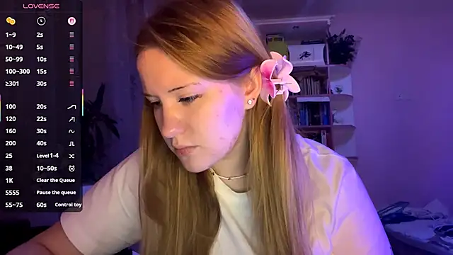 Snapshot of PandaFluff chatting on 09-15-25, 04:51 PandaFluff online show from 09-15-25, 04:51