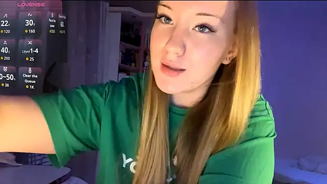 Snapshot of PandaFluff chatting on 10-01-25, 04:13 PandaFluff online show from 10-01-25, 04:13