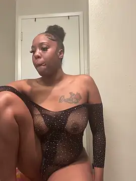 ObsessedWLyla online show from 11-10-25, 10:58