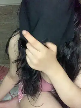 Snapshot of Dahab_ chatting on 09-11-25, 01:33 Dahab online show from 09-11-25, 01:33