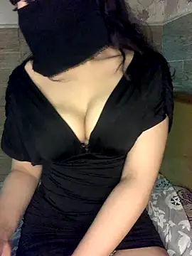 Snapshot of Dahab_ chatting on 10-13-25, 02:17 Dahab online show from 10-13-25, 02:17